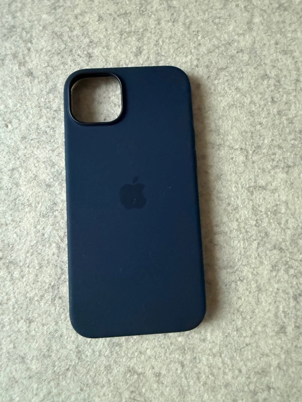 NWOT iPhone 14 Plus case in navy